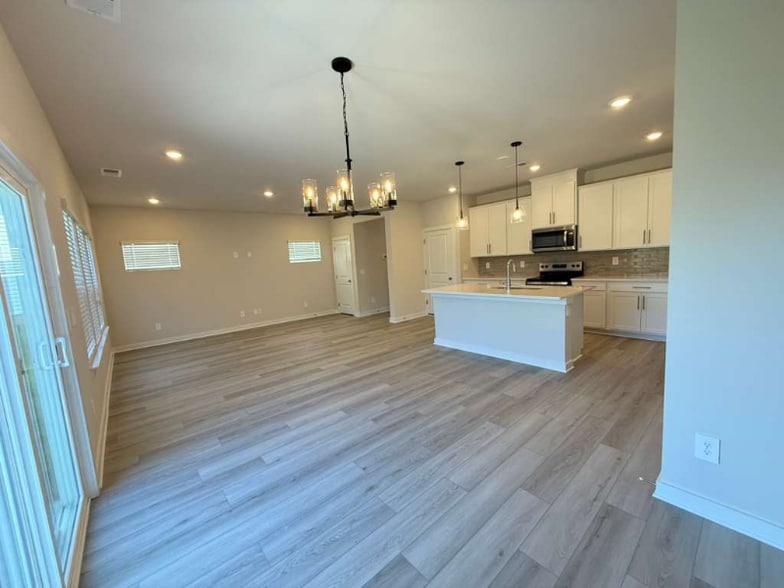 Building Photo - 3927 Northbrook Dr