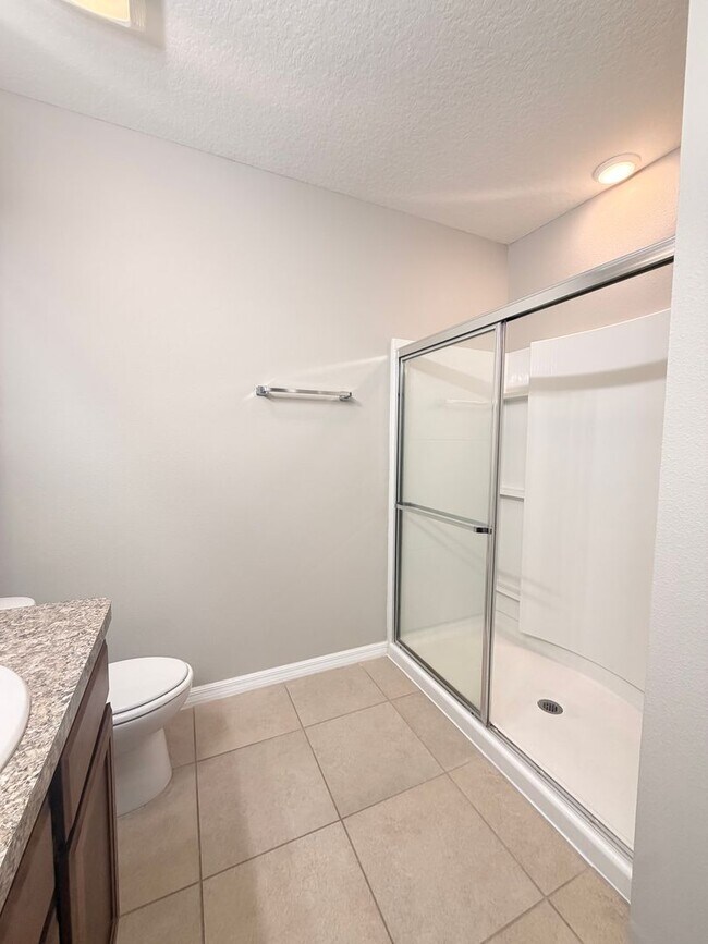 Building Photo - 4 Bedroom, 2 bathroom, spacious home in Winter Haven ...