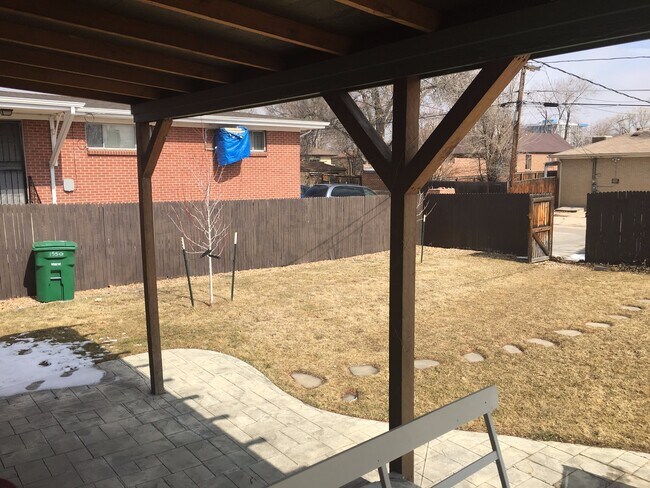Building Photo - Live a Block Away from Sloan's Lake! Licen...