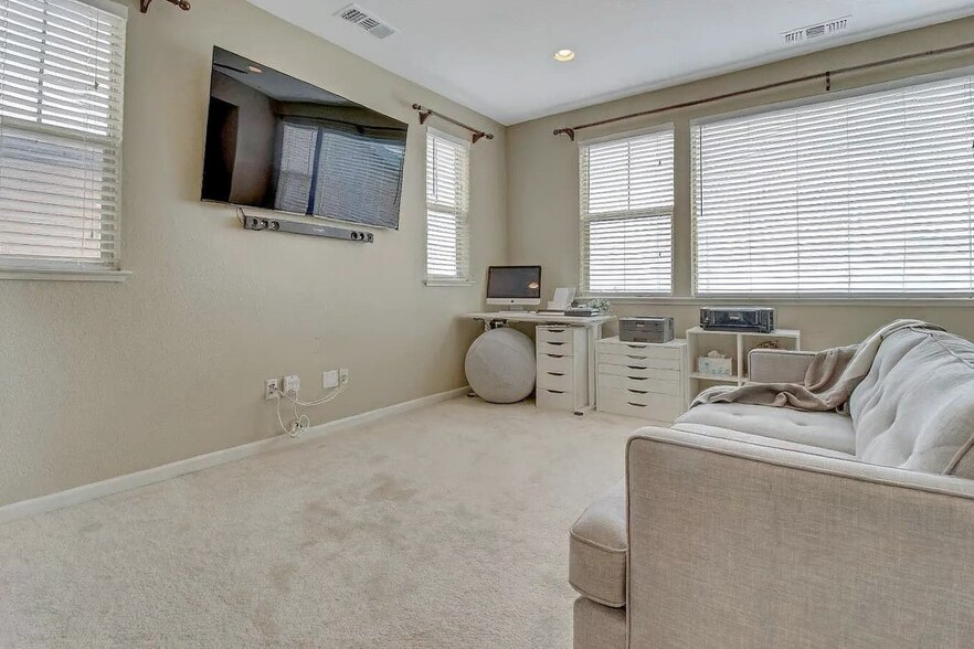 Building Photo - 6285 Rocky Point Ct