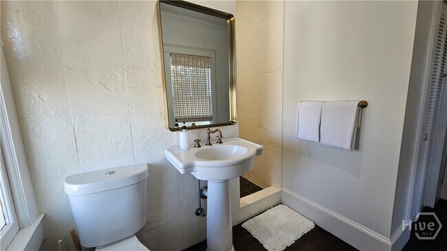 Building Photo - 14 E 41st St