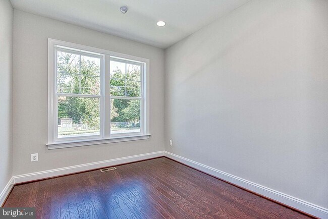 Building Photo - 3100 Greenway Blvd