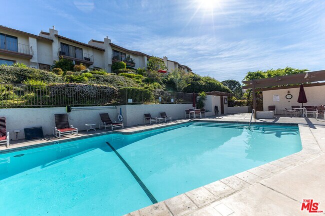 Building Photo - 1709 Cam De Villas