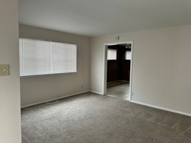 Building Photo - NE Property