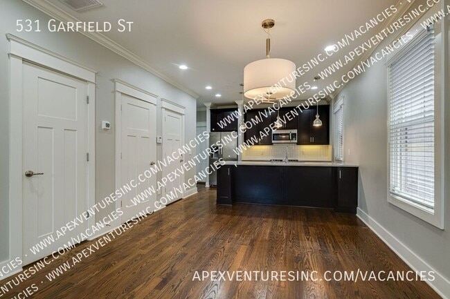 Building Photo - 531 Garfield St