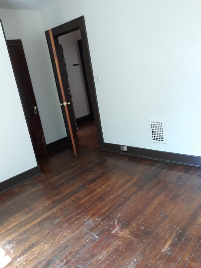 Building Photo - 265 Grand Ave