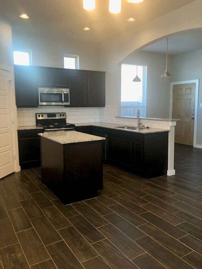 Building Photo - LUXURY 2 STORY DUPLEX LOCATED IN MIDLOTHIAN, TEXAS!