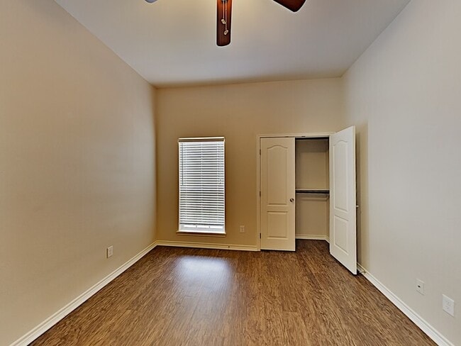 Building Photo - *No Application Fee* $500 Off 1st Month - ...