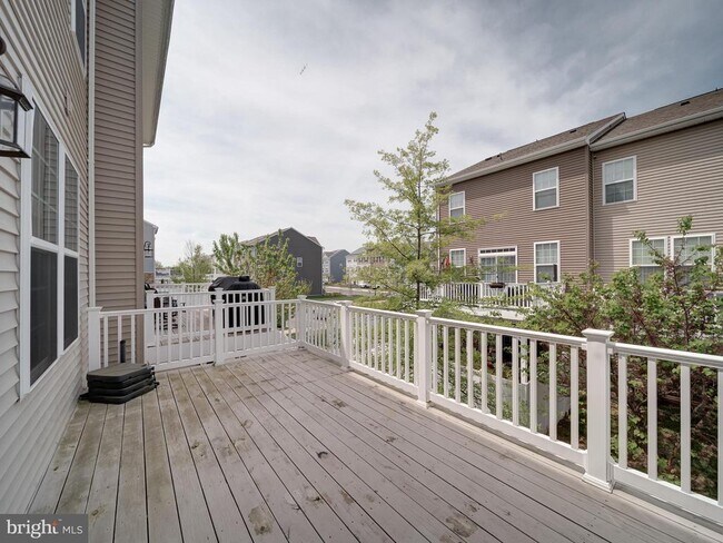 Building Photo - 8832 Englewood Farms Dr