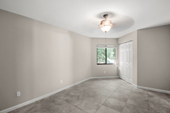 Building Photo - 2625 Heathcote Dr