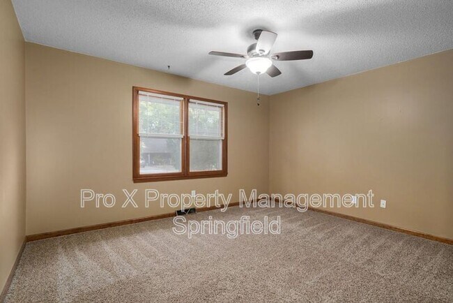 Building Photo - 2053 S Hillcrest Ave