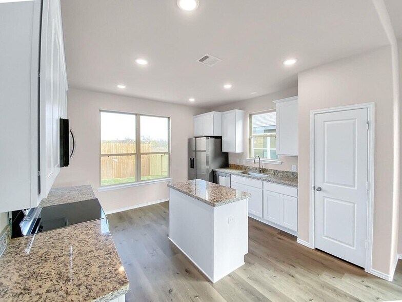 Building Photo - 13071 Clearview Dr