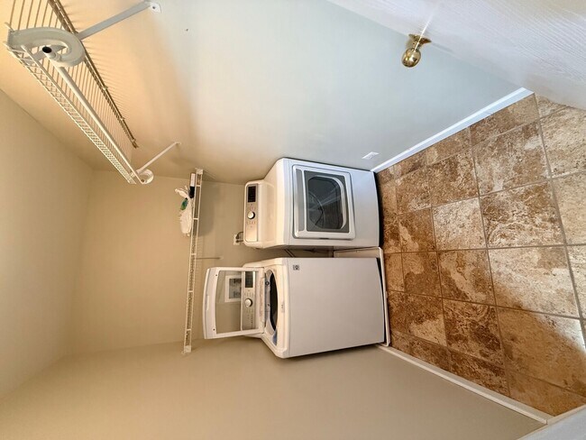 Building Photo - 3161 Hopewell Dr