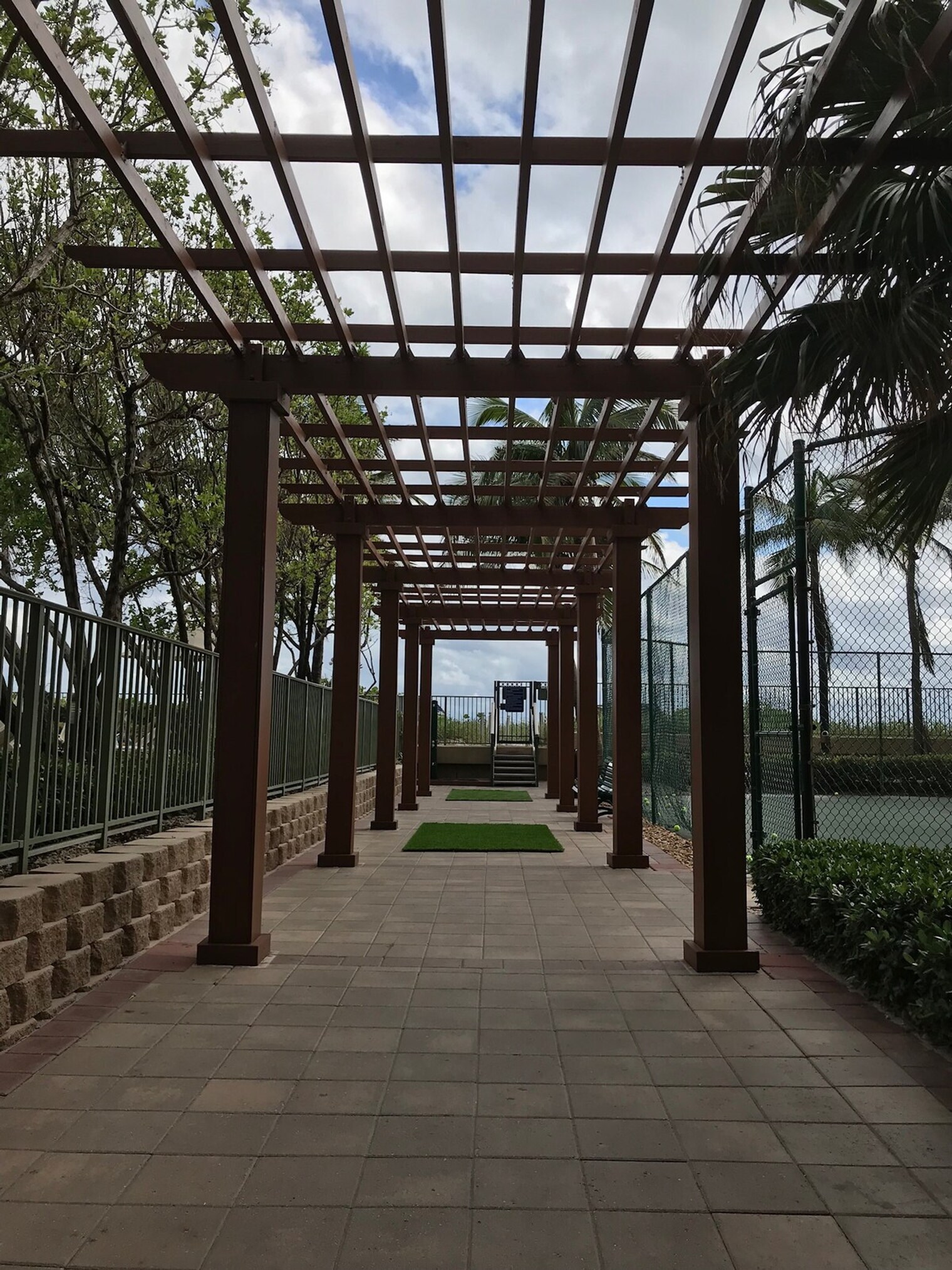 Building Photo - 3140 S Ocean Dr