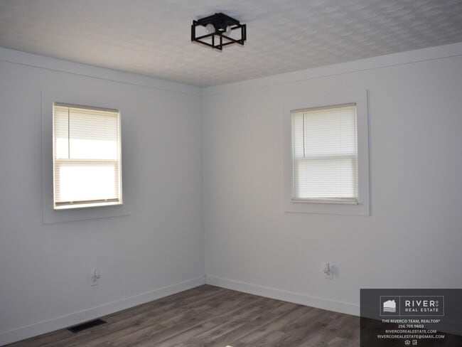 Building Photo - 807 City Lake Dr NW