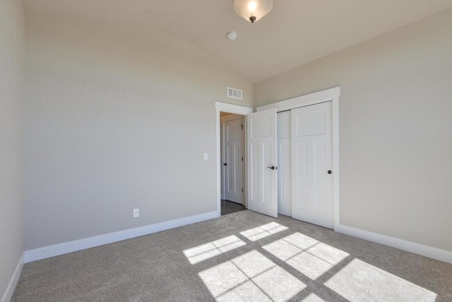 Building Photo - 1618 Tundra Ave