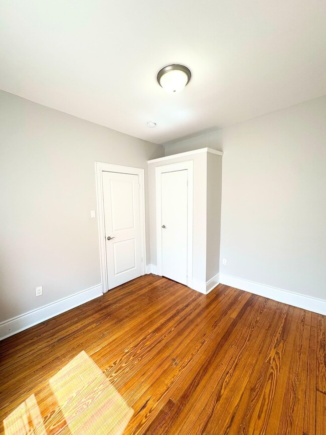 Building Photo - 409 54th St