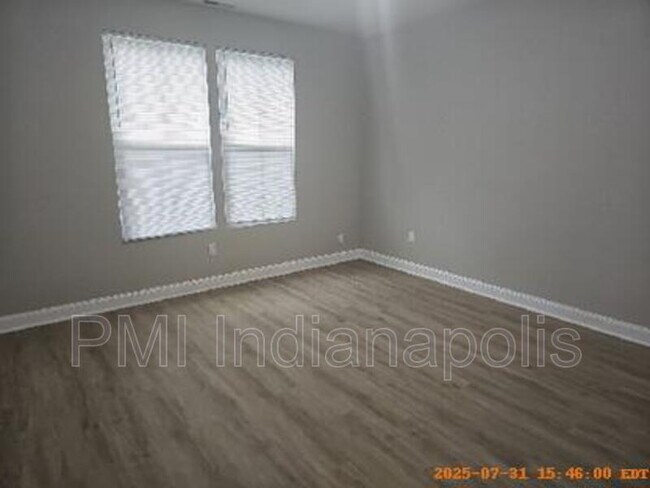 Building Photo - 640 N Parker Ave