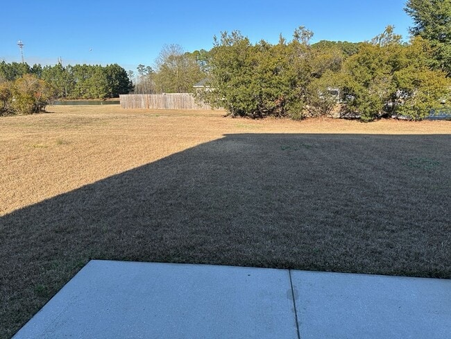 Building Photo - 10 Evergreen Oak Dr