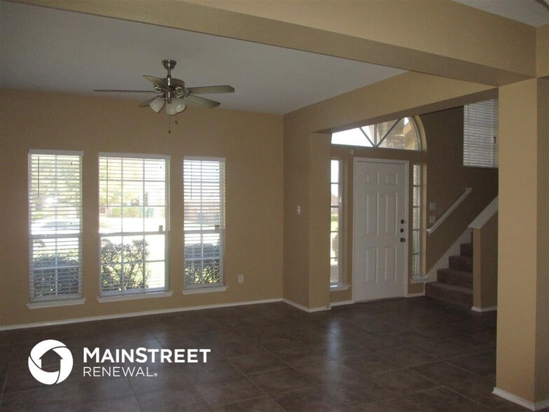 Building Photo - 811 Parkside Dr