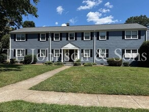 Building Photo - A Great Condo close to Atrium Health and Park