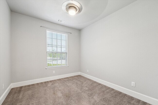 Building Photo - 1010 Bat Hawk Ct