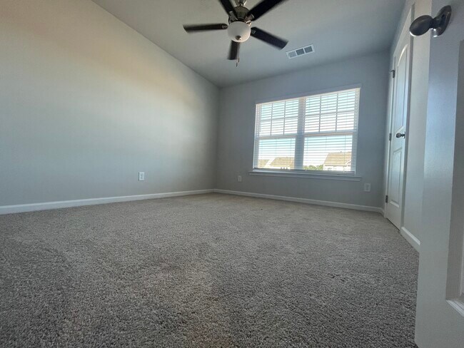 Building Photo - 112 Briarwood Dr E