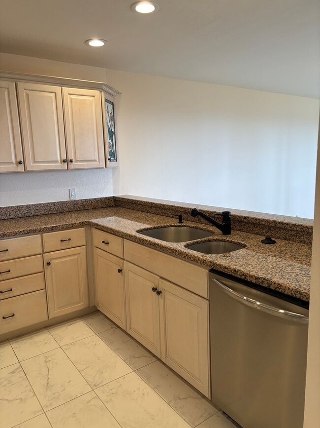 Building Photo - Great Condo Pebble Beach with Ocena Views