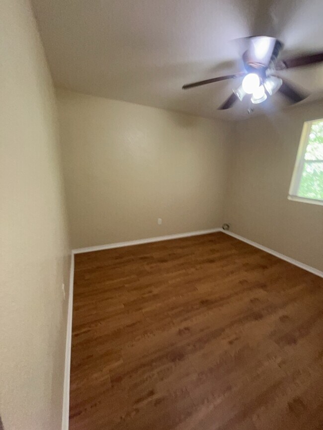 Building Photo - Wonderful 3/2/2 in Granbury ISD