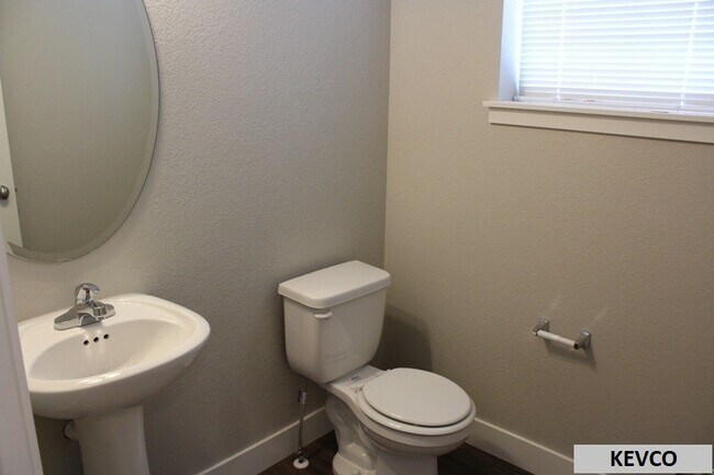 Building Photo - Gorgeous House in Dry Creek Neighborhood!