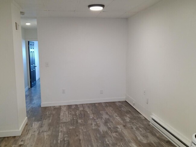 Building Photo - 212 1st St