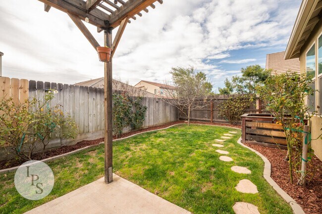 Building Photo - Madera Riverstone Home, 4BR/3BA, Including In-Law Suite, SOLAR, Community Pool, Tons of Community...