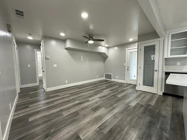 Building Photo - beautifully updated 3-bedroom, 2-bathroom ...