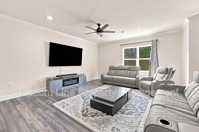 Building Photo - 2230 Bethpage Dr