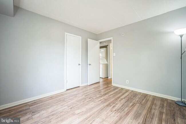 Building Photo - 6220 Edsall Rd