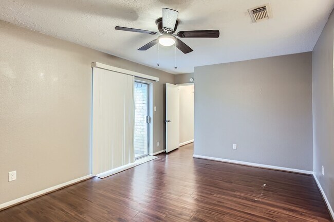 Building Photo - 5607 Circlegate Dr
