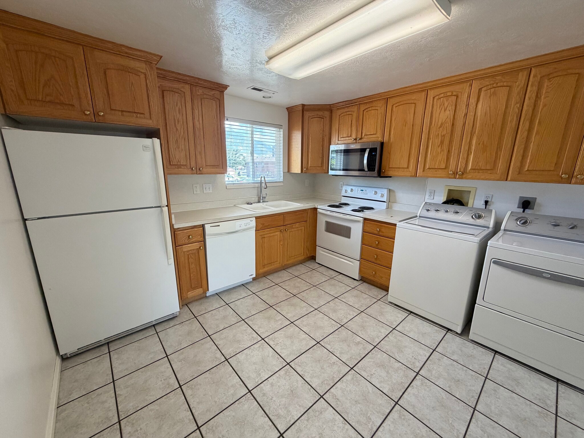 Building Photo - 367 E 1500 S