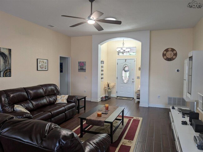 Building Photo - 5105 Carlene Dr