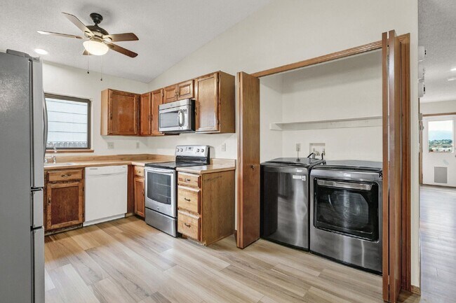 Building Photo - 6376 Chantilly Pl