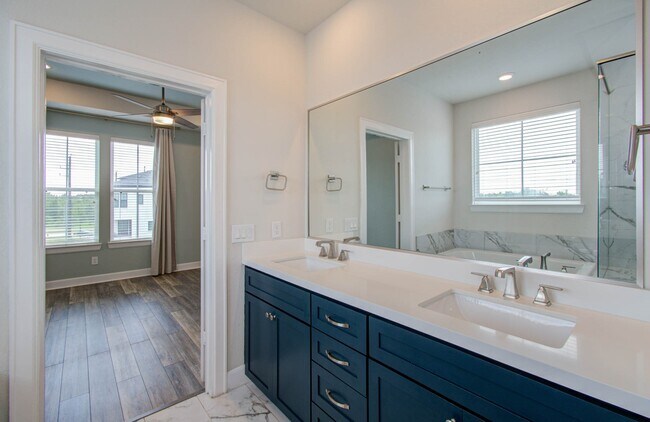 Building Photo - 2812 Grand Fountains Dr