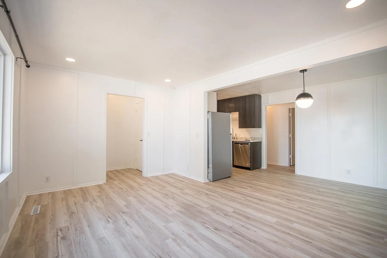 Building Photo - 3016 W Roxbury St