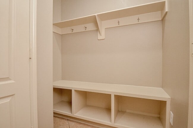 Building Photo - 5205 Kendall Glen Ct