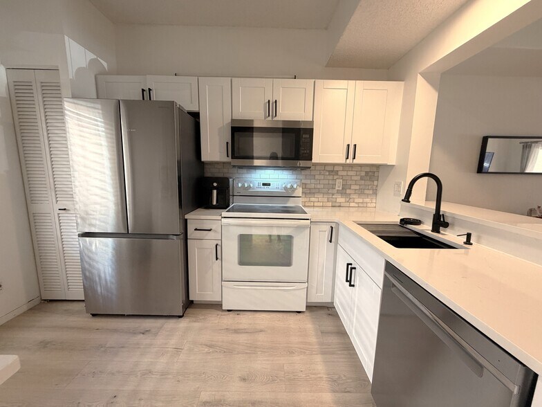 Building Photo - 1018 Woodshire Ln