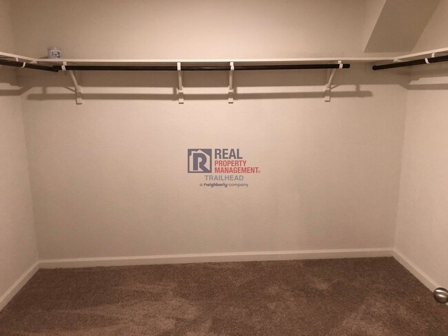 Building Photo - Spacious 5 Bedroom/3 Full Bath Open Concep...