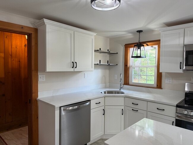 Building Photo - 3 Crescent St