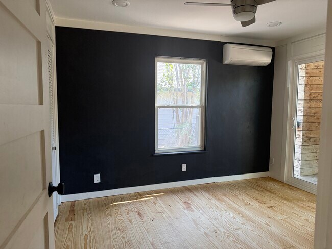 Building Photo - 6115 Felix Ave