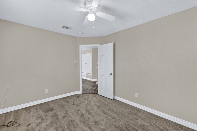 Building Photo - 6205 Winnebago Ct