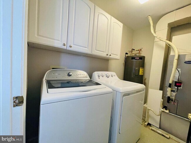 Building Photo - 8069 Stonewall Brigade Ct