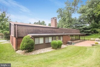 Building Photo - 3406 Woodvalley Dr
