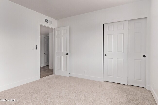Building Photo - 816 E Saguaro St